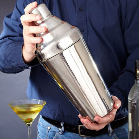 Giant Cobbler Shaker for amateur and professional bartenders making cocktail mixes