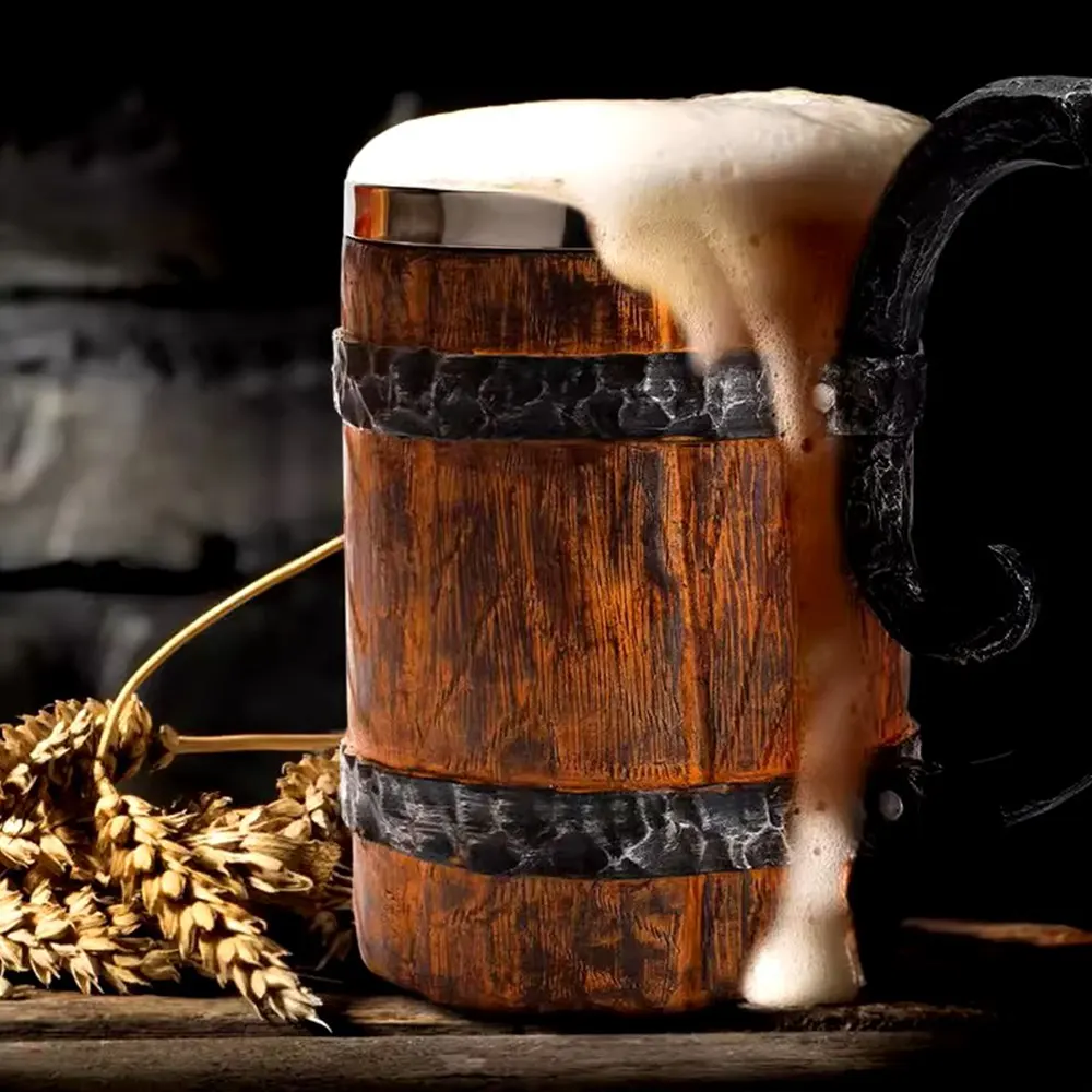 A robust Valhalla Vikings Stein with a capacity of 600 ml, featuring a wooden body bound by resin and stainless steel bands, with a curved handle resembling Viking design elements.